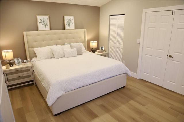 1085 River Birch St, Hollywood, FL 33019