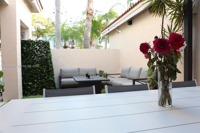 1085 River Birch St, Hollywood, FL 33019