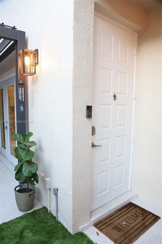 1085 River Birch St, Hollywood, FL 33019