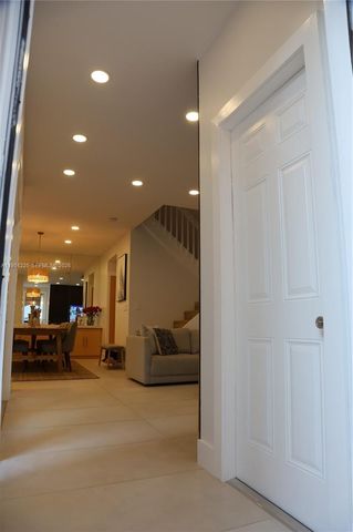 1085 River Birch St, Hollywood, FL 33019