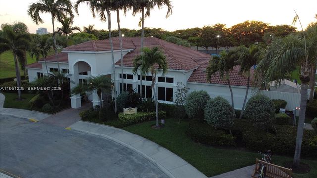 1085 River Birch St, Hollywood, FL 33019