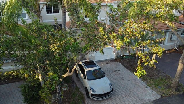 1085 River Birch St, Hollywood, FL 33019