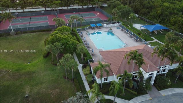 1085 River Birch St, Hollywood, FL 33019