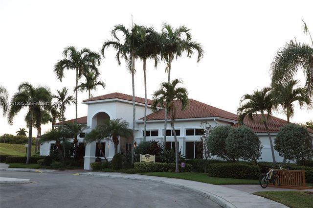 1085 River Birch St, Hollywood, FL 33019