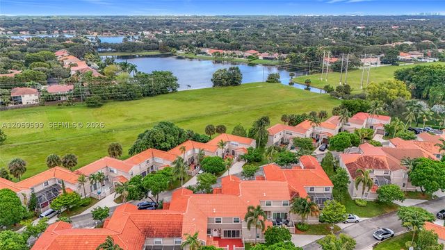 10977 Long Boat Dr 10977, Cooper City, FL 33026