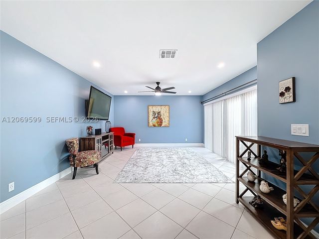 10977 Long Boat Dr 10977, Cooper City, FL 33026