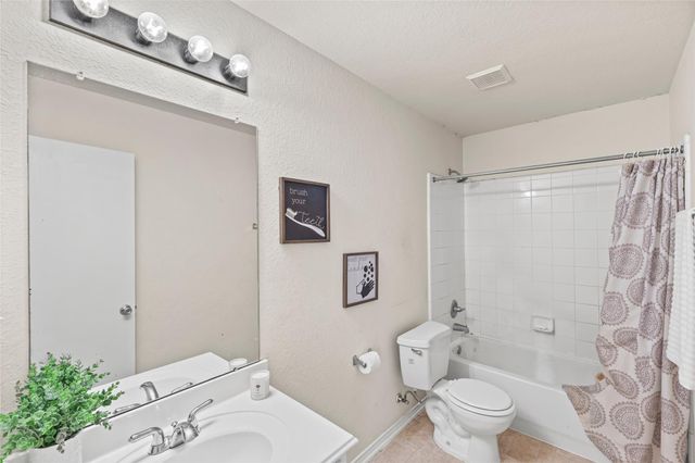 9439 Gnarled Chestnut Court, Houston, TX 77075