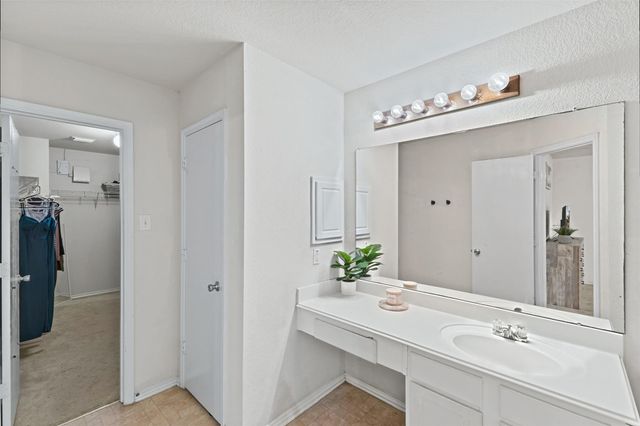 9439 Gnarled Chestnut Court, Houston, TX 77075