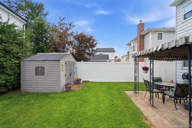 24 Broadmoor Lane, Westbury, NY 11590