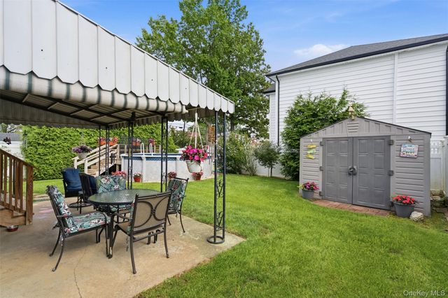 24 Broadmoor Lane, Westbury, NY 11590