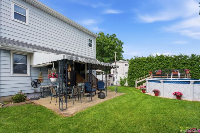 24 Broadmoor Lane, Westbury, NY 11590