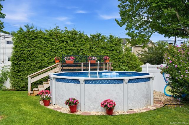 24 Broadmoor Lane, Westbury, NY 11590