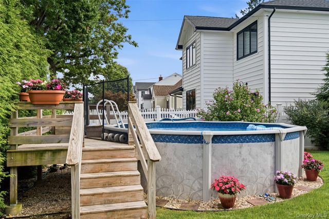 24 Broadmoor Lane, Westbury, NY 11590