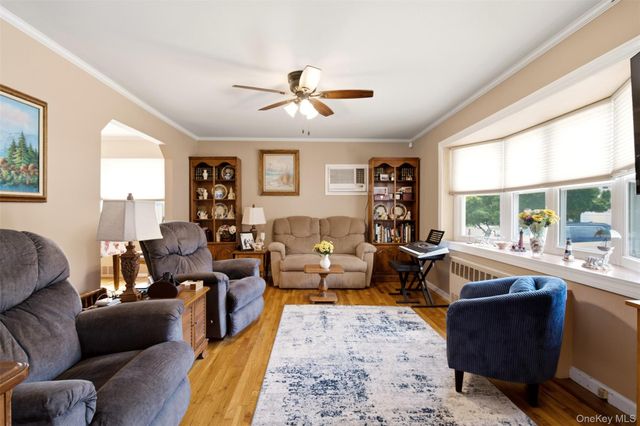 24 Broadmoor Lane, Westbury, NY 11590