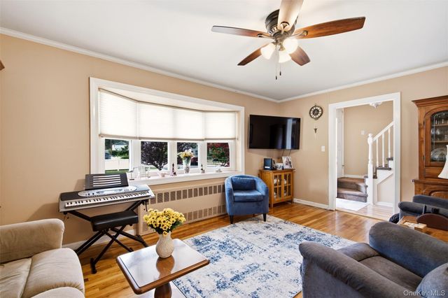 24 Broadmoor Lane, Westbury, NY 11590