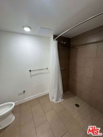 1039 E 28th Street 202, Los Angeles, CA 90011