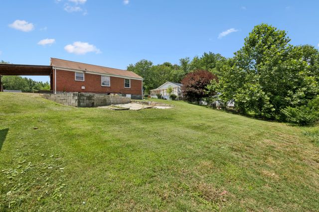 1421 Lakeview Rd, Clarksville, TN 37040