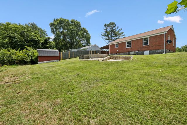 1421 Lakeview Rd, Clarksville, TN 37040