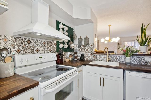 2961 W 81st Avenue A, Westminster, CO 80031