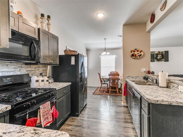 827 Twin Lakes Drive, Noble, OK 73068