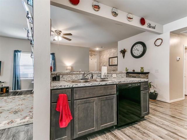 827 Twin Lakes Drive, Noble, OK 73068