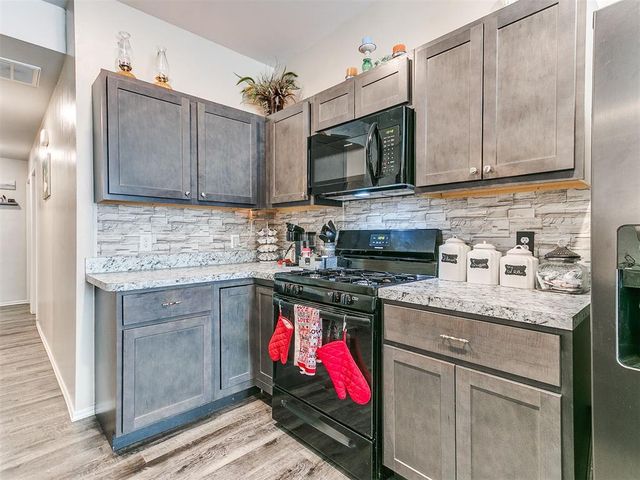 827 Twin Lakes Drive, Noble, OK 73068