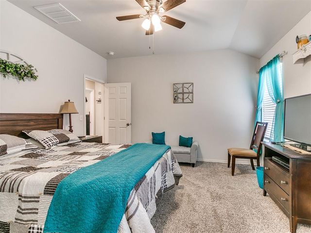 827 Twin Lakes Drive, Noble, OK 73068