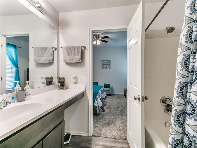 827 Twin Lakes Drive, Noble, OK 73068