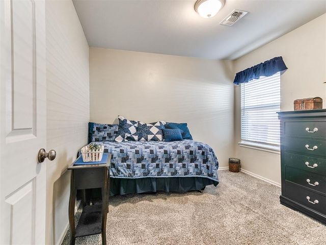 827 Twin Lakes Drive, Noble, OK 73068