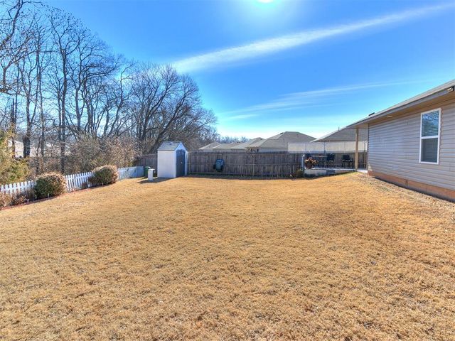 827 Twin Lakes Drive, Noble, OK 73068