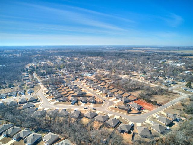 827 Twin Lakes Drive, Noble, OK 73068