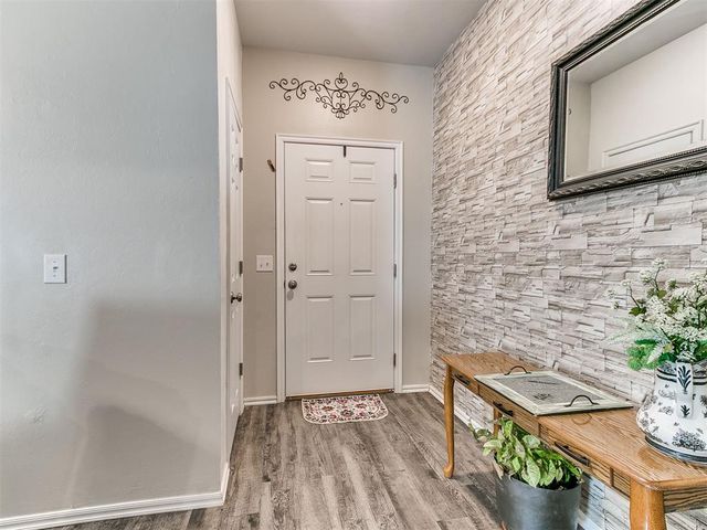 827 Twin Lakes Drive, Noble, OK 73068