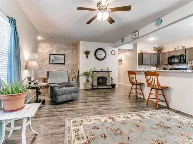 827 Twin Lakes Drive, Noble, OK 73068