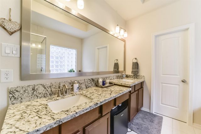 1517 Miles Oaks Place, Houston, TX 77043
