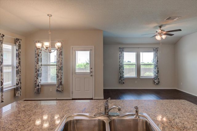 403 Kyra LN, Taylor, TX 76574