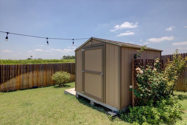 403 Kyra LN, Taylor, TX 76574