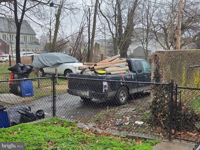 814 UPLAND ST, Chester, PA 19013