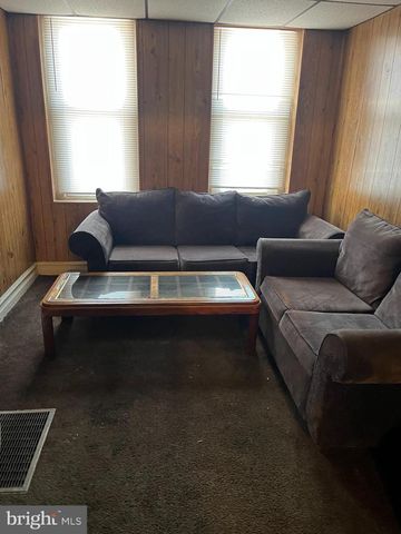 814 UPLAND ST, Chester, PA 19013