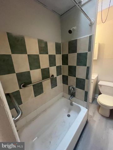 814 UPLAND ST, Chester, PA 19013