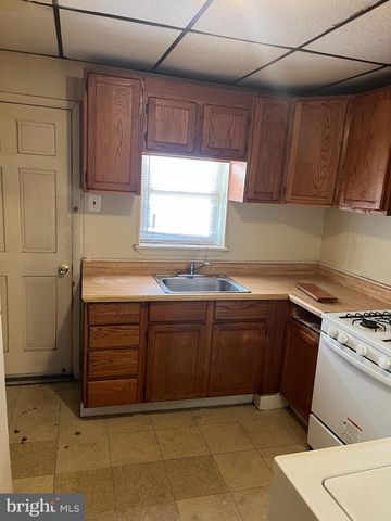 814 UPLAND ST, Chester, PA 19013