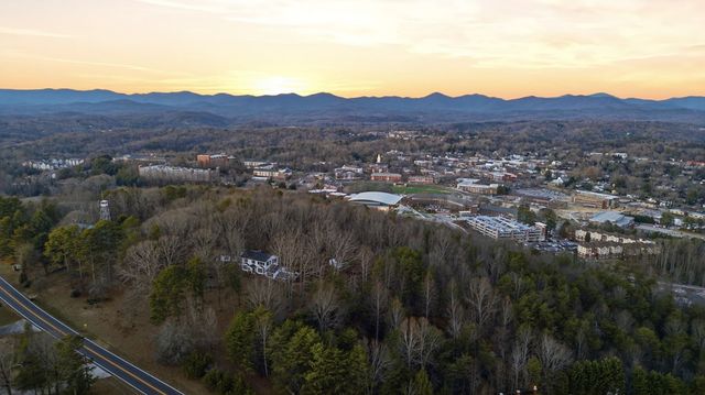 567 Crown Mountain Way, Dahlonega, GA 30533