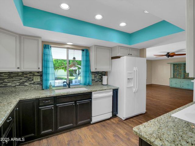 10825 W CARON Drive, Sun City, AZ 85351