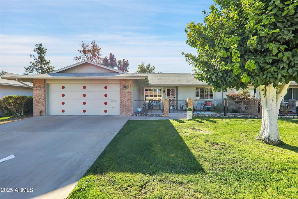 10825 W CARON Drive, Sun City, AZ 85351 — photo 2