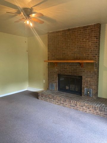 638 Locke Creek Rd, Readyville, TN 37149