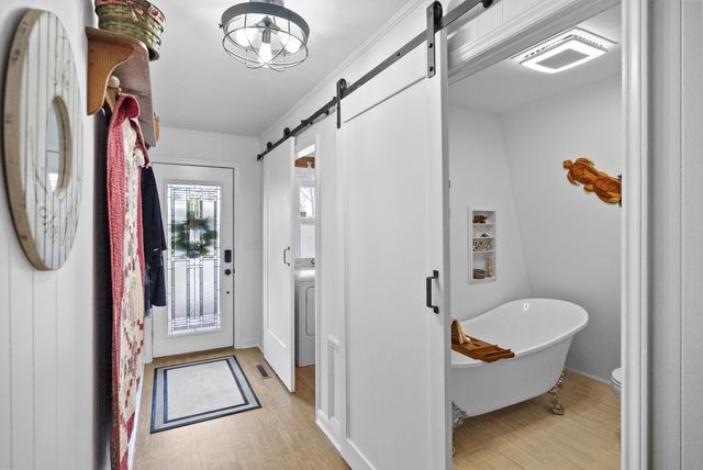 497 Long Island DR, Moneta, VA 24121