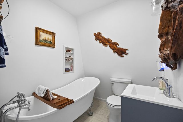 497 Long Island DR, Moneta, VA 24121