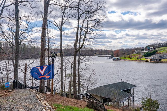 497 Long Island DR, Moneta, VA 24121