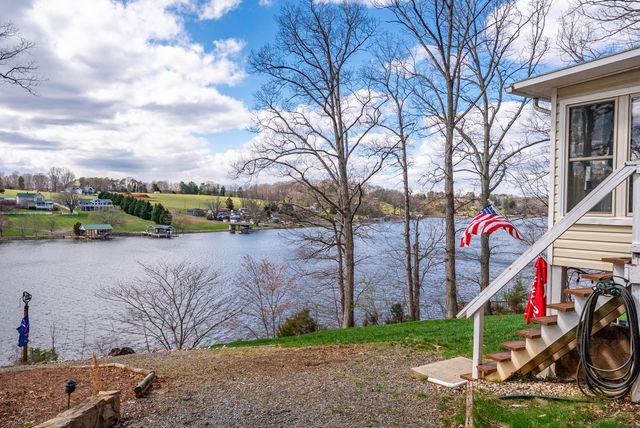 497 Long Island DR, Moneta, VA 24121