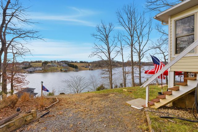 497 Long Island DR, Moneta, VA 24121