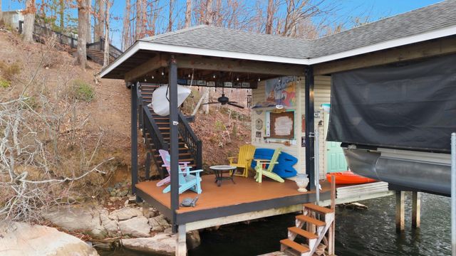 497 Long Island DR, Moneta, VA 24121